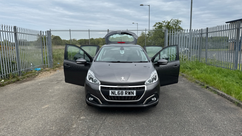 Peugeot 208 1.2 PureTech 82 Signature 5dr [Start Stop] Petrol Hatchback
